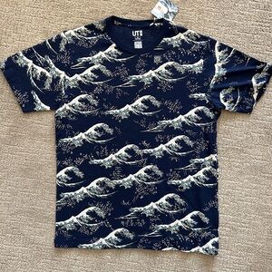 NWT Uniqlo Hokusai Blue Waves T-shirt